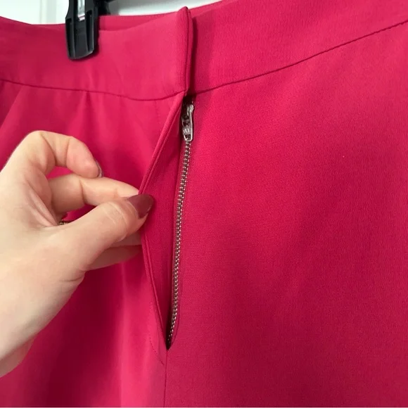 Cinq à Sept Women’s Elaine Cuffed Crepe Shorts in Raspberry Hot Pink Sz 6